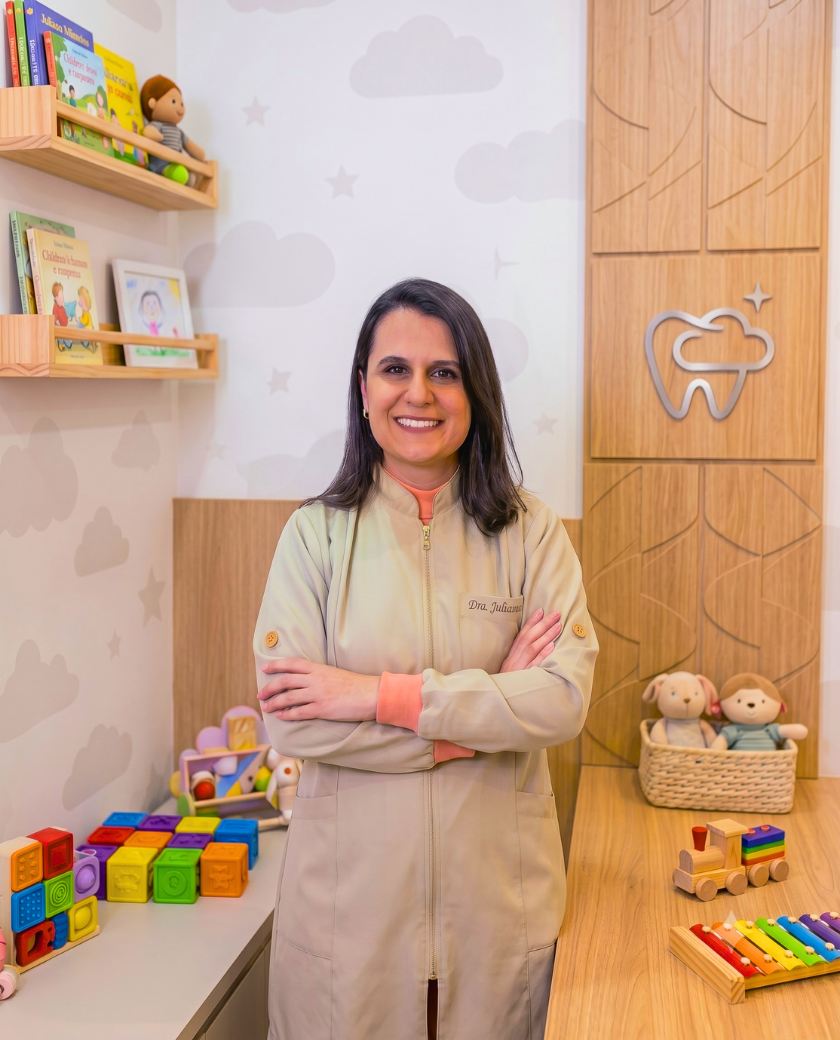 Dra. Juliana de Oliveira Souza - Criadora do Protocolo Educativo Sorriso Sem Traumas
